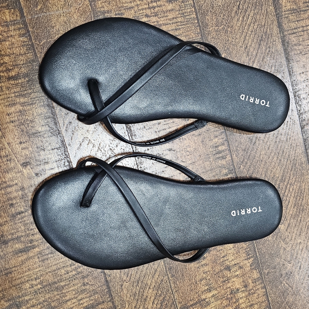 Torrid crisscross toe ring flip flops